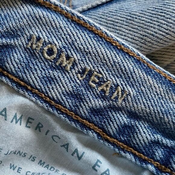 American Eagle Mom Jeans Ripped Distressed High Rise Women’s Size 2 Regular - Picture 10 of 11